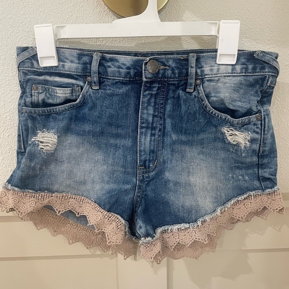 Free People High Rise Denim Shorts with Lace Accent Size 27 - Picture 3 of 8